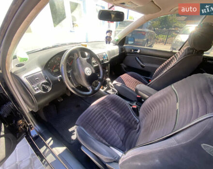 Черный Фольксваген Гольф, объемом двигателя 1.6 л и пробегом 360 тыс. км за 4200 $, фото 5 на Automoto.ua