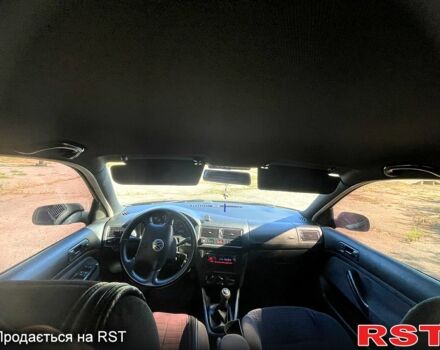 Черный Фольксваген Гольф, объемом двигателя 1.6 л и пробегом 295 тыс. км за 4600 $, фото 3 на Automoto.ua