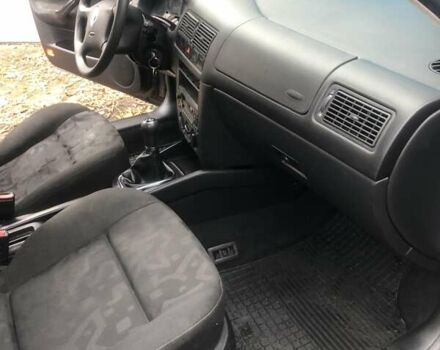 Чорний Фольксваген Гольф, об'ємом двигуна 1.39 л та пробігом 223 тис. км за 4700 $, фото 5 на Automoto.ua