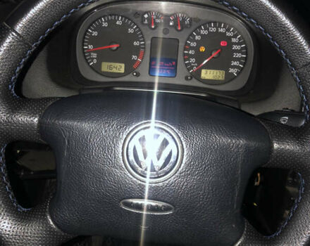 Черный Фольксваген Гольф, объемом двигателя 1.6 л и пробегом 311 тыс. км за 5000 $, фото 15 на Automoto.ua