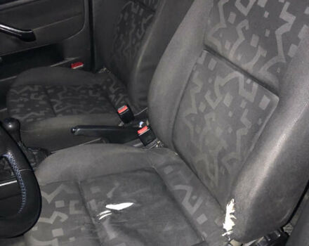 Черный Фольксваген Гольф, объемом двигателя 1.6 л и пробегом 311 тыс. км за 5000 $, фото 11 на Automoto.ua