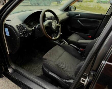 Черный Фольксваген Гольф, объемом двигателя 1.6 л и пробегом 297 тыс. км за 3900 $, фото 6 на Automoto.ua