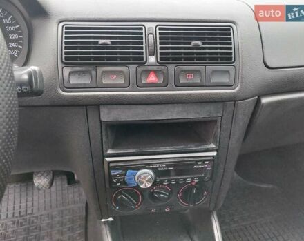 Черный Фольксваген Гольф, объемом двигателя 1.6 л и пробегом 245 тыс. км за 3950 $, фото 23 на Automoto.ua