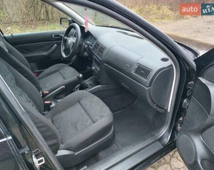 Черный Фольксваген Гольф, объемом двигателя 1.6 л и пробегом 245 тыс. км за 3950 $, фото 37 на Automoto.ua