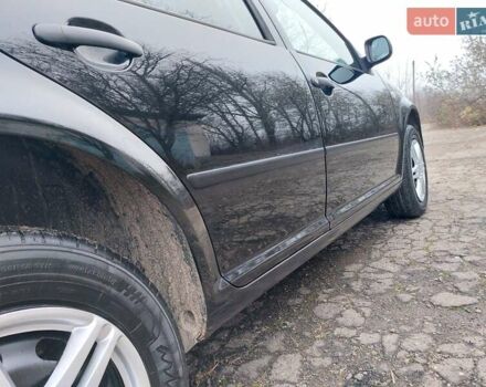 Черный Фольксваген Гольф, объемом двигателя 1.6 л и пробегом 245 тыс. км за 3950 $, фото 46 на Automoto.ua