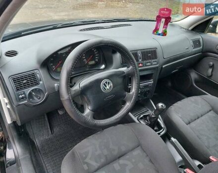 Черный Фольксваген Гольф, объемом двигателя 1.6 л и пробегом 245 тыс. км за 3950 $, фото 25 на Automoto.ua