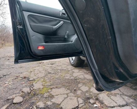 Черный Фольксваген Гольф, объемом двигателя 1.6 л и пробегом 245 тыс. км за 3950 $, фото 15 на Automoto.ua