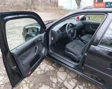 Черный Фольксваген Гольф, объемом двигателя 1.6 л и пробегом 245 тыс. км за 3950 $, фото 16 на Automoto.ua