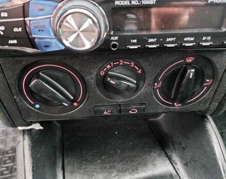 Черный Фольксваген Гольф, объемом двигателя 1.6 л и пробегом 245 тыс. км за 3950 $, фото 13 на Automoto.ua