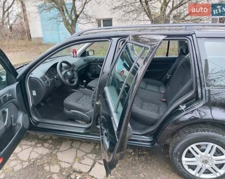 Черный Фольксваген Гольф, объемом двигателя 1.6 л и пробегом 245 тыс. км за 3950 $, фото 30 на Automoto.ua