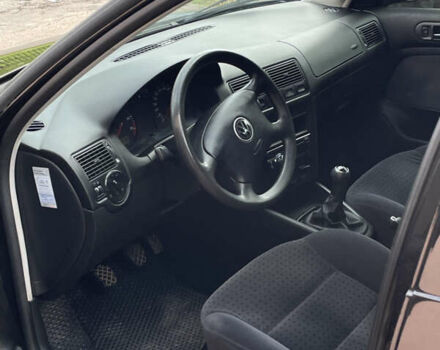 Черный Фольксваген Гольф, объемом двигателя 1.6 л и пробегом 99 тыс. км за 4450 $, фото 7 на Automoto.ua