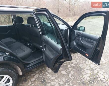 Черный Фольксваген Гольф, объемом двигателя 1.6 л и пробегом 245 тыс. км за 3950 $, фото 33 на Automoto.ua