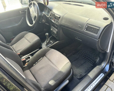 Фольксваген Гольф 2000 в Хмельницком на Automoto.ua Черный Фольксваген Гольф, объемом двигателя 1.6 л и пробегом 220 тыс. км за 3850 $, фото 17 на Automoto.ua