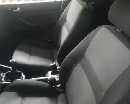 Черный Фольксваген Гольф, объемом двигателя 1.9 л и пробегом 258 тыс. км за 3900 $, фото 4 на Automoto.ua