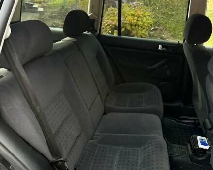 Черный Фольксваген Гольф, объемом двигателя 1.6 л и пробегом 167 тыс. км за 3600 $, фото 21 на Automoto.ua