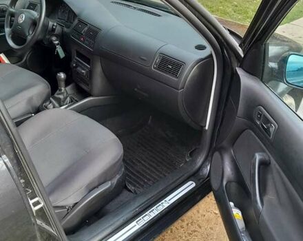 Черный Фольксваген Гольф, объемом двигателя 1.6 л и пробегом 190 тыс. км за 4200 $, фото 15 на Automoto.ua