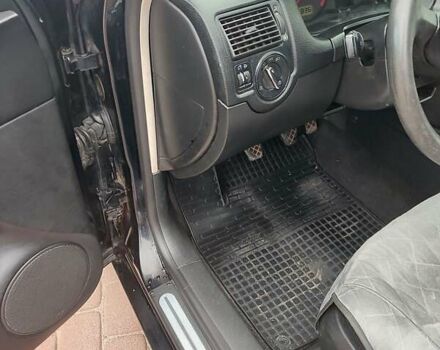 Черный Фольксваген Гольф, объемом двигателя 1.6 л и пробегом 232 тыс. км за 4800 $, фото 6 на Automoto.ua