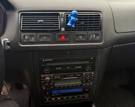 Черный Фольксваген Гольф, объемом двигателя 1.6 л и пробегом 252 тыс. км за 4500 $, фото 13 на Automoto.ua