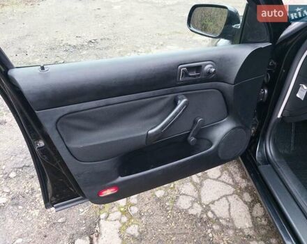 Черный Фольксваген Гольф, объемом двигателя 1.6 л и пробегом 245 тыс. км за 3950 $, фото 27 на Automoto.ua