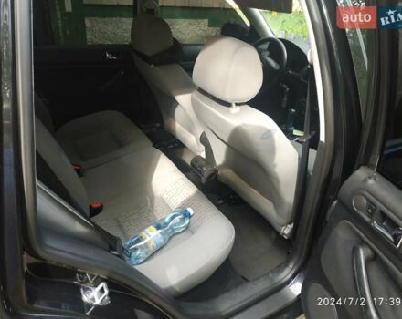 Черный Фольксваген Гольф, объемом двигателя 1.6 л и пробегом 250 тыс. км за 4300 $, фото 5 на Automoto.ua