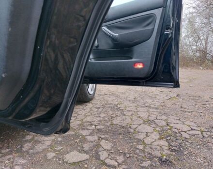 Черный Фольксваген Гольф, объемом двигателя 1.6 л и пробегом 245 тыс. км за 3950 $, фото 18 на Automoto.ua