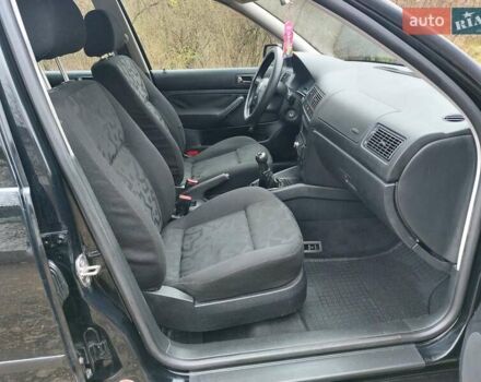 Черный Фольксваген Гольф, объемом двигателя 1.6 л и пробегом 245 тыс. км за 3950 $, фото 35 на Automoto.ua