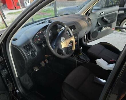 Черный Фольксваген Гольф, объемом двигателя 1.6 л и пробегом 350 тыс. км за 4100 $, фото 7 на Automoto.ua