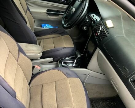 Черный Фольксваген Гольф, объемом двигателя 1.6 л и пробегом 271 тыс. км за 4000 $, фото 5 на Automoto.ua