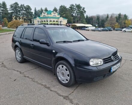 Черный Фольксваген Гольф, объемом двигателя 1.4 л и пробегом 300 тыс. км за 3900 $, фото 2 на Automoto.ua