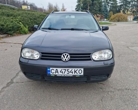 Черный Фольксваген Гольф, объемом двигателя 1.4 л и пробегом 300 тыс. км за 3900 $, фото 1 на Automoto.ua