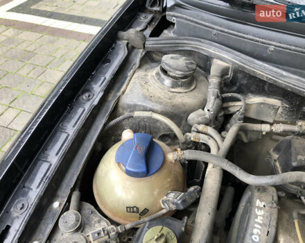 Черный Фольксваген Гольф, объемом двигателя 1.6 л и пробегом 271 тыс. км за 4000 $, фото 12 на Automoto.ua