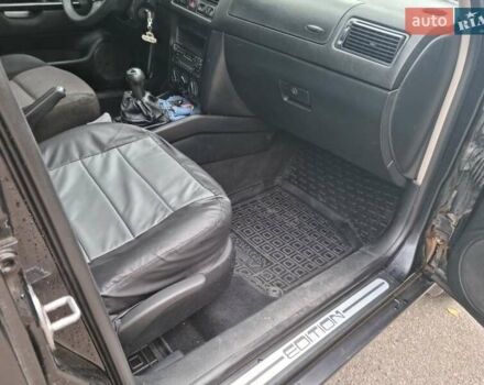 Черный Фольксваген Гольф, объемом двигателя 1.4 л и пробегом 300 тыс. км за 3900 $, фото 6 на Automoto.ua