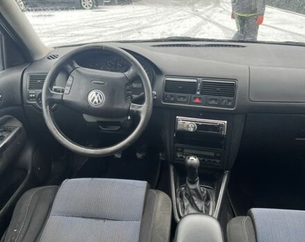 Черный Фольксваген Гольф, объемом двигателя 1.6 л и пробегом 280 тыс. км за 3700 $, фото 4 на Automoto.ua