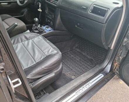 Черный Фольксваген Гольф, объемом двигателя 1.4 л и пробегом 300 тыс. км за 3900 $, фото 7 на Automoto.ua