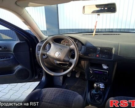 Черный Фольксваген Гольф, объемом двигателя 1.6 л и пробегом 200 тыс. км за 4800 $, фото 5 на Automoto.ua