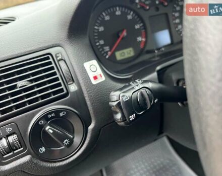 Черный Фольксваген Гольф, объемом двигателя 1.6 л и пробегом 136 тыс. км за 5700 $, фото 32 на Automoto.ua