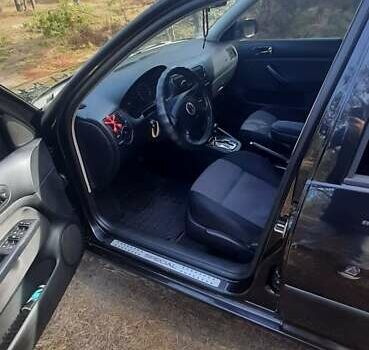 Черный Фольксваген Гольф, объемом двигателя 1.9 л и пробегом 314 тыс. км за 5000 $, фото 6 на Automoto.ua