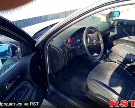 Черный Фольксваген Гольф, объемом двигателя 1.6 л и пробегом 200 тыс. км за 4800 $, фото 3 на Automoto.ua