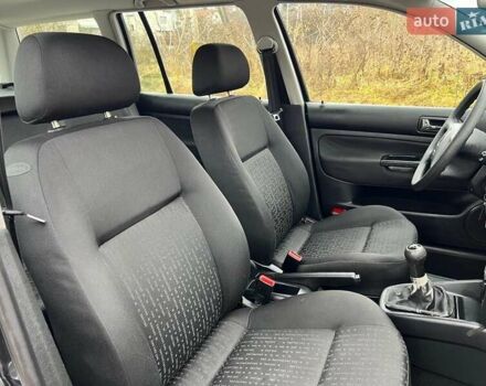 Черный Фольксваген Гольф, объемом двигателя 1.6 л и пробегом 136 тыс. км за 5700 $, фото 24 на Automoto.ua