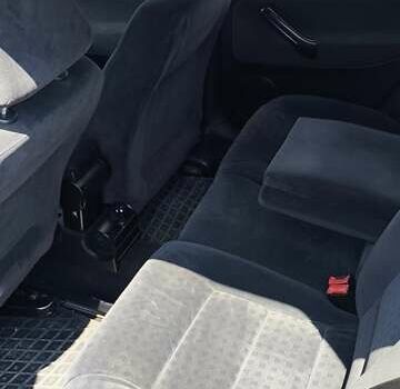 Черный Фольксваген Гольф, объемом двигателя 1.39 л и пробегом 311 тыс. км за 3800 $, фото 6 на Automoto.ua