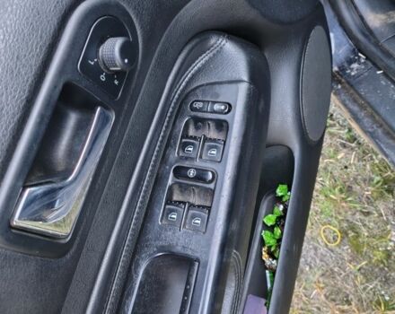 Черный Фольксваген Гольф, объемом двигателя 1.9 л и пробегом 350 тыс. км за 2628 $, фото 3 на Automoto.ua