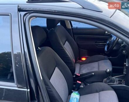 Черный Фольксваген Гольф, объемом двигателя 1.6 л и пробегом 272 тыс. км за 4500 $, фото 24 на Automoto.ua