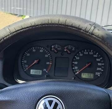 Черный Фольксваген Гольф, объемом двигателя 1.39 л и пробегом 311 тыс. км за 3800 $, фото 5 на Automoto.ua