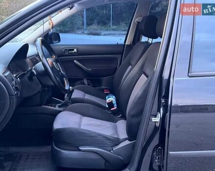 Черный Фольксваген Гольф, объемом двигателя 1.6 л и пробегом 272 тыс. км за 4500 $, фото 10 на Automoto.ua