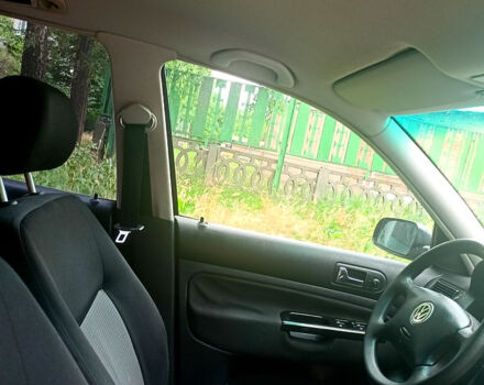 Черный Фольксваген Гольф, объемом двигателя 1.6 л и пробегом 215 тыс. км за 4300 $, фото 4 на Automoto.ua