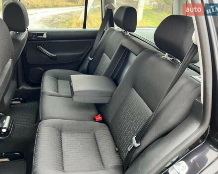 Черный Фольксваген Гольф, объемом двигателя 1.6 л и пробегом 136 тыс. км за 5700 $, фото 30 на Automoto.ua