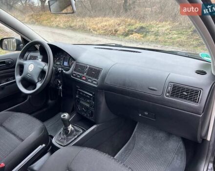 Черный Фольксваген Гольф, объемом двигателя 1.6 л и пробегом 136 тыс. км за 5700 $, фото 22 на Automoto.ua