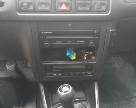 Черный Фольксваген Гольф, объемом двигателя 1.6 л и пробегом 185 тыс. км за 2900 $, фото 18 на Automoto.ua