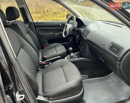 Черный Фольксваген Гольф, объемом двигателя 1.6 л и пробегом 136 тыс. км за 5700 $, фото 23 на Automoto.ua