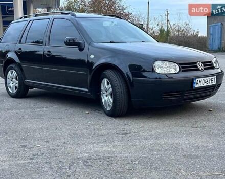 Черный Фольксваген Гольф, объемом двигателя 1.6 л и пробегом 272 тыс. км за 4500 $, фото 1 на Automoto.ua